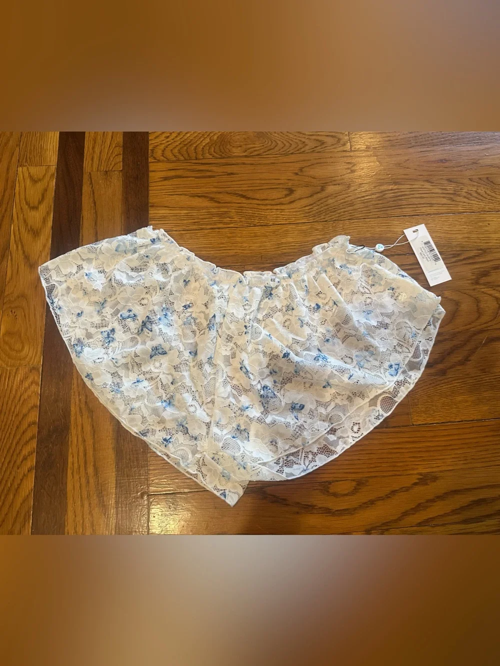 NWT Frankies Bikinis Collections White Lace Shorts with Blue Floral Size Small